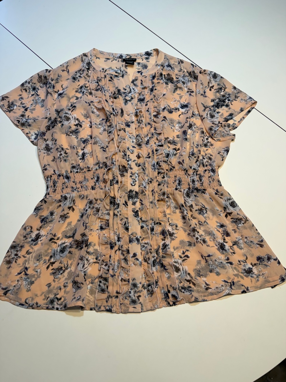 Torrid size 0 sheer peach floral blouse pleated front detail ruffled cap sleeves